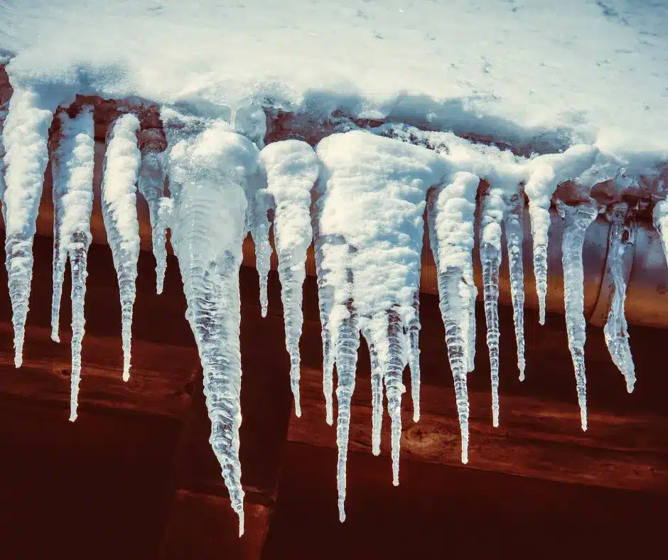 icicles from the roof is one of the common roof problems in winnipeg